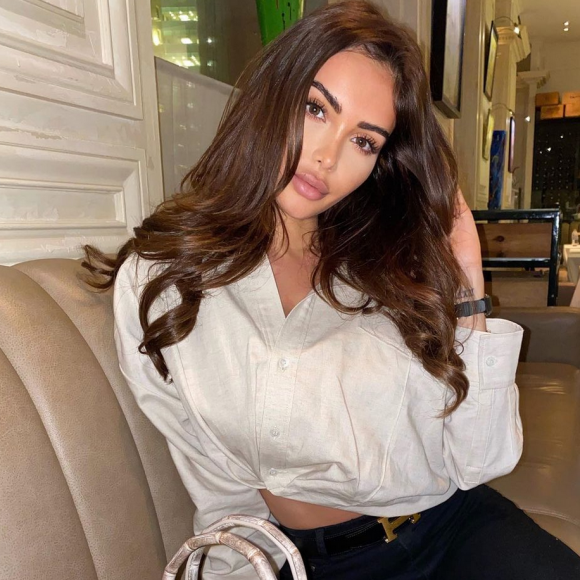 Le fils de Nabilla, Milann, a reçu un maillot du PSG dédicacé par Neymar - Instagram