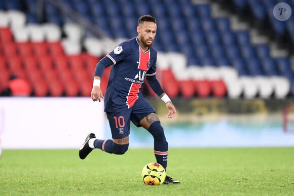 10 NEYMAR JR (PSG) - Le PSG bat l'équipe de football d'Angers (6 - 1) lors de la 6ème journée de Ligue 1 au Parc des Princes à Paris, le 2 octobre 2020.