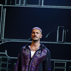 Exclusif M. Pokora (Matt Pokora) - Enregistrement de l'émission "Spectaculaire" présentée par J.M.Généreux, qui sera diffusée le 3 octobre sur France 2, à La Plaine Saint-Denis. Le 22 septembre 2020 Spectaculaire, c'est le spectacle de tous les spectacles : un divertissement exceptionnel pour toute la famille avec les 12 meilleurs numéros visuels du moment. Issus de toutes les disciplines du spectacle vivant, cette nouvelle émission réunit sur scène des artistes prestigieux venus du monde entier. Magie, numéro aérien, danse acrobatique, mains à mains, chant, music-hall...Tous les arts de la scène seront représentés pourvu qu'ils soient spectaculaires ! Spectaculaire, c'est un show inédit conçu comme une immersion au plus près des artistes et de leurs créations. Chaque numéro sera ainsi sublimé par le décor, la réalisation mais aussi par une mise en scène et une mise en lumière sur-mesure, notamment grâce à la technologie du mapping (technique de projection dynamique et interactive). Jean-Marc Généreux, notre maître de cérémonie, recevra également 4 artistes. En fin d'émission, le public présent dans la salle décernera un " prix spécial du public " à son numéro " coup de coeur " qui recevra le trophée spectaculaire. © Pierre Perusseau / Bestimage 