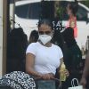 Christina Milian sort déjeuner à Los Angeles le 6 septembre 2020. Elle promène en landau son fils Isaiah Pokora, elle porte un masque et se lave consciencieusement les mains pour faire face à l'épidémie de Coronavirus (COVID-19). 