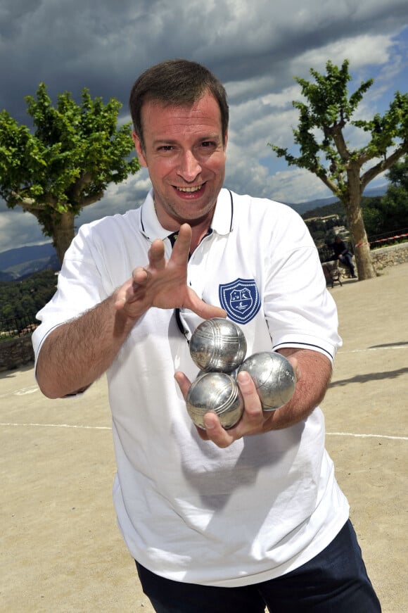 Le magicien Sylvain Mirouf - Le 1er Trophée du Sud des Alpes à Mougins a eu lieu sur la Côte d'Azur à Nice, Paddle, à Isola 2000 ski et pour terminer à Mougins le 4 mai 2014.