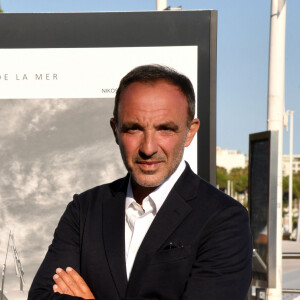 Inauguration de l'exposition des photographies de Nikos Aliagas "Thalassa, peuples de la mer" sur la croisette à Cannes le 25 juin 2020. © Bruno Bebert / Bestimage 