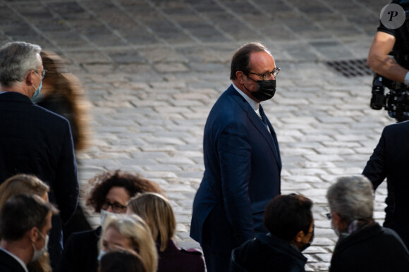 Francois Hollande - Hommage national à la mémoire de Samuel Paty, professeur décapité à Conflans-Sainte-Honorine, dans la Cour d'Honneur de l'Université de la Sorbonne à Paris. Le 21 octobre 2020 © Romain Gaillard / Pool / Bestimage 