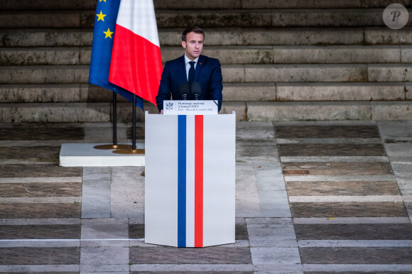 Emmanuel Macron, president de la Republique, discours - Hommage national à la mémoire de Samuel Paty, professeur décapité à Conflans-Sainte-Honorine, dans la Cour d'Honneur de l'Université de la Sorbonne à Paris. Le 21 octobre 2020 © Romain Gaillard / Pool / Bestimage 