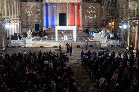 Illustration, cercueil de Samuel Paty - Hommage national à la mémoire de Samuel Paty, professeur décapité à Conflans-Sainte-Honorine, dans la Cour d'Honneur de l'Université de la Sorbonne à Paris. Le 21 octobre 2020 © Romain Gaillard / Pool / Bestimage 