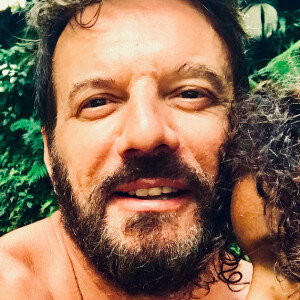 Samuel Le Bihan avec sa fille Angia, atteinte d'autisme.