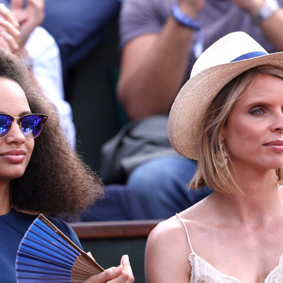 Alicia Aylies (Miss France 2017) et Sylvie Tellier dans les tribunes lors des internationaux de France de Roland Garros à Paris, le 1er juin 2017. © Dominique Jacovides - Cyril Moreau/ Bestimage