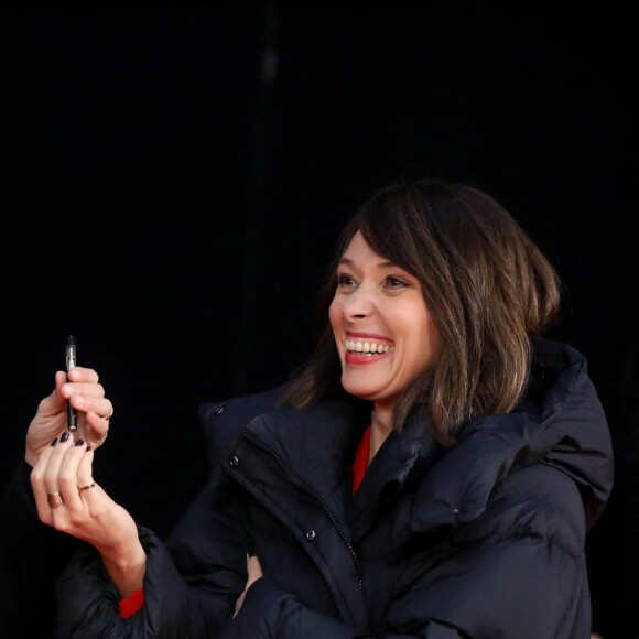 Camille Cottin, Anne Marivin - Tournage de la série " Dix Pour Cent " lors de la 45ème cérémonie des César à la salle Pleyel à Paris, le 28 février 2020. © Dominique Jacovides/Olivier Borde/Bestimage 