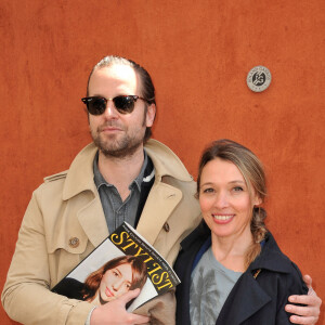 Anne Marivin et son compagnon Joachim Roncin - Jour 10 - People aux Internationaux de France de tennis de Roland Garros lors du match de Jo-Wilfrid Tsonga contre Roger Federer le 4 juin 2013.