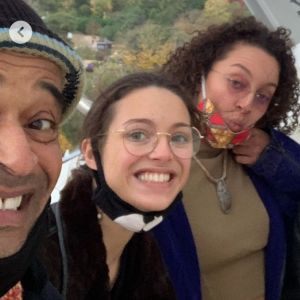 Yannick et ses filles Jenaye et Eleejah Noah visitent la Fondation Louis Vuitton. Paris, le 28 octobre 2020.