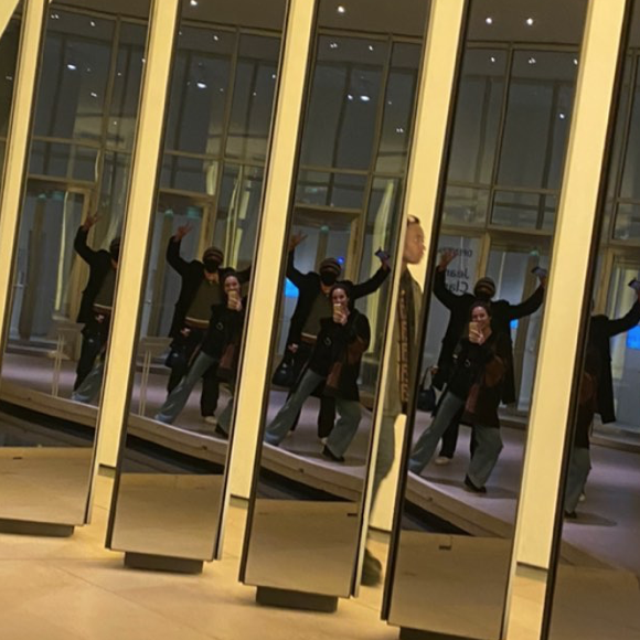 Yannick et ses filles Jenaye et Eleejah Noah visitent la Fondation Louis Vuitton. Paris, le 28 octobre 2020.