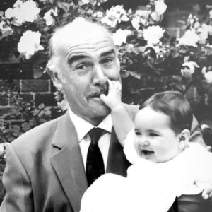 Saskia Connery, la petite fille de Sean Connery, lui rend hommage sur Instagram pour son anniversaire.