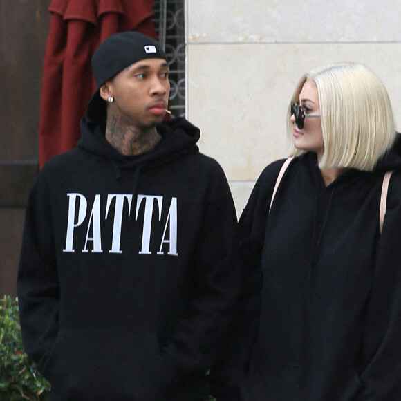 Exclusif - No Web - Kylie Jenner, coiffée d'une perruque blonde, et son compagnon Tyga sont allés déjeuner au restaurant la Scala à Beverly Hills le 13 janvier 2017