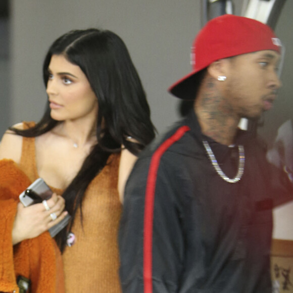 Kylie Jenner et son compagnon Tyga à Westfield Topanga au Canoga Park en Californie, le 9 décembre 2016