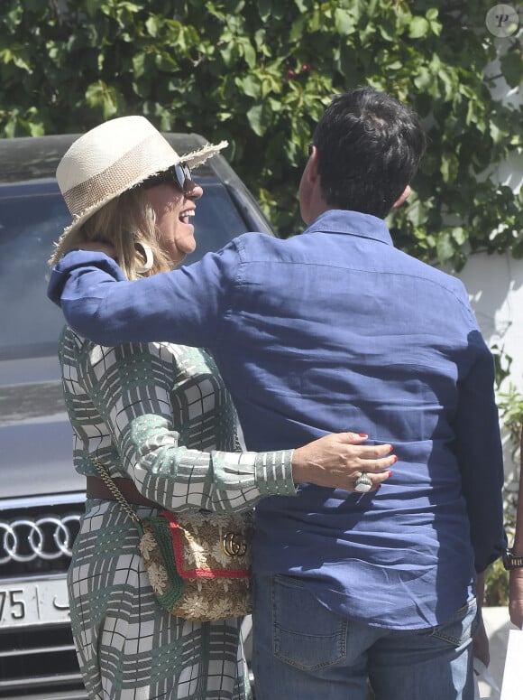 Exclusif - Manuel Valls et sa fiancée Susana Gallardo sont allés dîner au restaurant où ils se sont rencontrés il y a 1 an à Marbella. Le couple a célébré l'anniversaire de sa rencontre. Le 9 juin 2019.