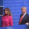Melania Trump, habillée d'un chemisier rose Gucci, assiste au débat présidentiel opposant Donald Trump à Hilary Clinton. Octobre 2016.