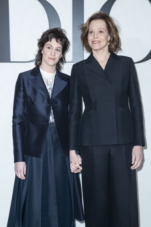 Sigourney Weaver et sa fille Charlotte Simpson au photocall du défilé de mode prêt-à-porter automne-hiver 2020/2021 "Dior" à Paris © Olivier Borde / Bestimage 