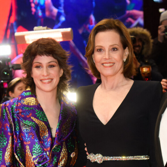 Sigourney Weaver, son mari Jim Simpson et leur fille Charlotte Simpson - Cérémonie d'ouverture du festival international du film de Berlin (20 février - 1er mars 2020), le 20 février 2020