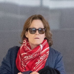 Exclusif - Sigourney Weaver arrive à l'aéroport de JFK à New York, le 1er mars 2020 