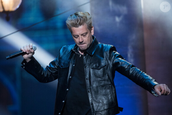 Exclusif - Benjamin Biolay - Enregistrement de l'émission "La chanson de l'année" dans les jardins du Palais Royal à Paris, qui sera diffusée le 12 juin sur TF1. Le 11 juin 2020 © Cyril Moreau / Bestimage 