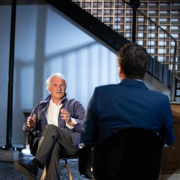 Yann Arthus-Bertrand lors de l'enregistrement de l'émission "Animaux Stars" présentée par Bernard Montiel qui sera diffusée le 7 novembre 2020 à 17h30. Le 22 septembre 2020. © Jeremy Melloul/Bestimage 