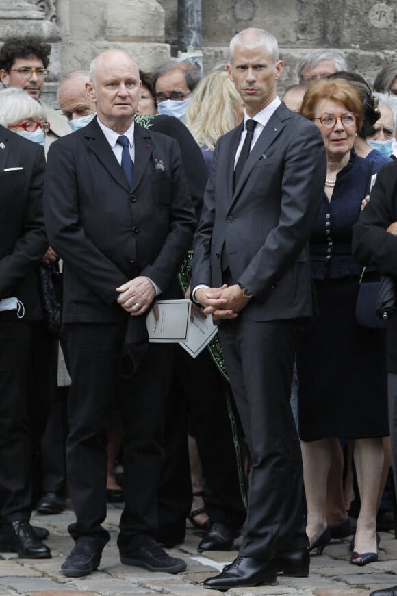 Christophe Girard et le ministre de la Culture Franck Riester - Sorties des obsèques de l'académicien Marc Fumaroli en l'église Saint-Germain-des-Près à Paris. Le 1er juillet 2020.