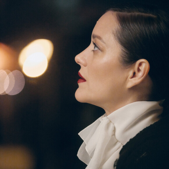 Marion Cotillard et le danseur Jeremie Belingard sont les stars du nouveau film de campagne pour le parfum N°5 de Chanel.