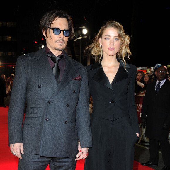 Johnny Depp et sa fiancée Amber Heard - Avant-première du film "Charlie Mortdecai" à Londres. Le 19 janvier 2015.