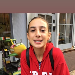 Alice Attal fête ses 18 ans, sur le compte Instagram de sa mère Charlotte Gainsbourg, le 9 novembre 2020.