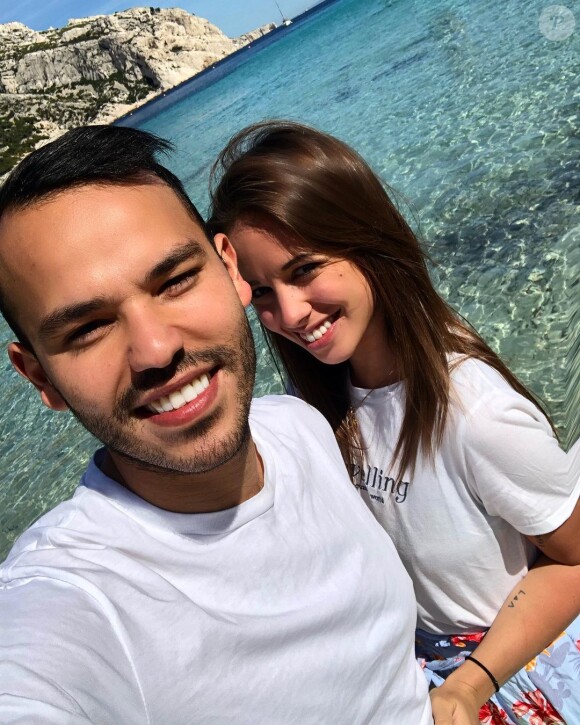 Mohamed Bouhafsi, journaliste sportif spéciale dans le football, présente sa compagne la belle Angeline.
