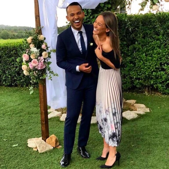 Mohamed Bouhafsi, journaliste sportif spéciale dans le football, présente sa compagne la belle Angeline.