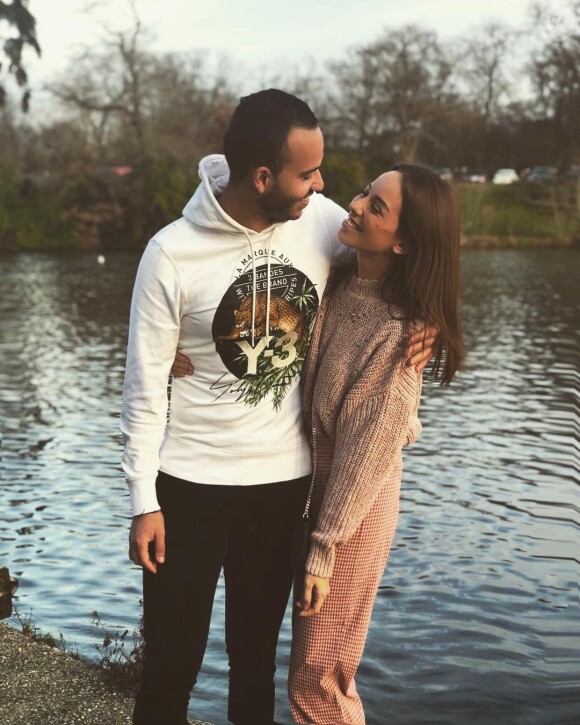Mohamed Bouhafsi, journaliste sportif spéciale dans le football, présente sa compagne la belle Angeline.