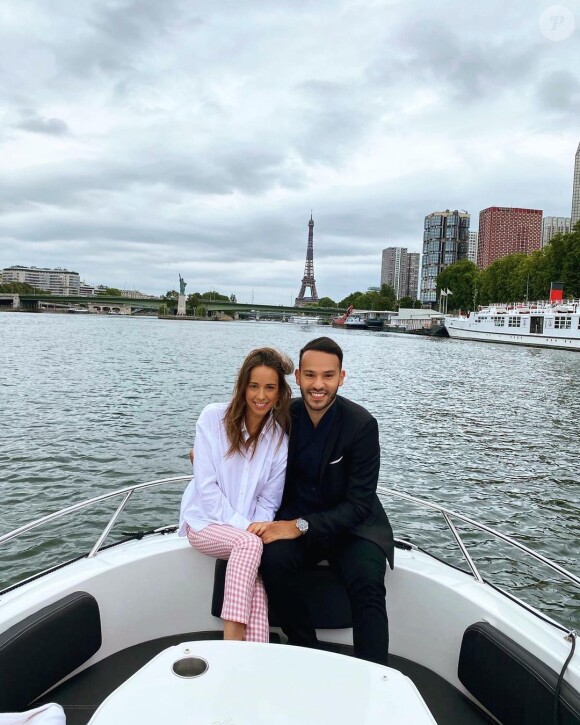 Mohamed Bouhafsi, journaliste sportif spéciale dans le football, présente sa compagne la belle Angeline.
