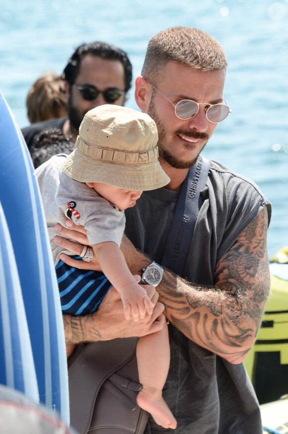 Exclusif - Matt Pokora (M. Pokora) profite de la plage du Martinez et de la navette du palace, avec sa compagne Christina Milian et leur fille Isaiah, pour fuir la foule et se réfugier sur les îles au large de Cannes. Le 22 juillet 2020.