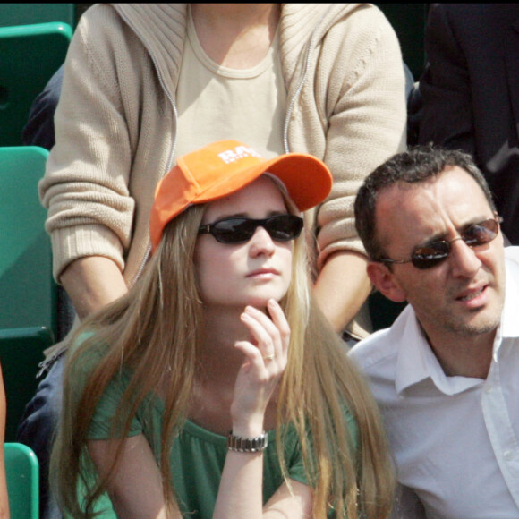 Elie Semoun et sa compagne Juliette Gernez à Roland-Garros en 2006.