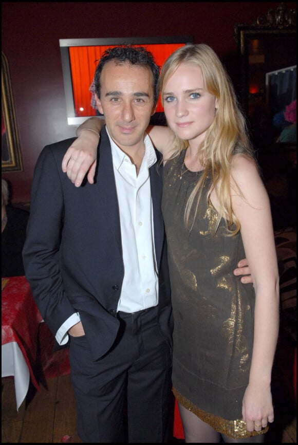 Elie Semoun et sa compagne Juliette Gernez en soirée à Paris en 2007.