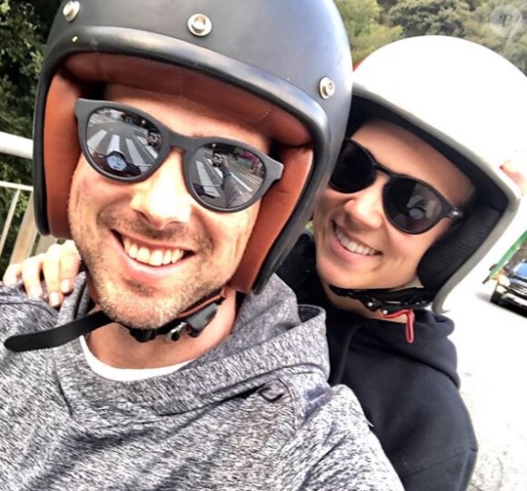 Emmanuelle Berne et son compagnon Chris Buncombe sur Instagram. Le 18 avril 2020.