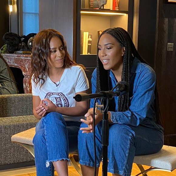 Amel Bent et sa petite soeur May.