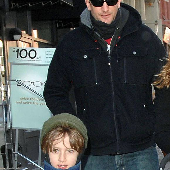 Kim Raver, Manu Boyer et leurs enfants à SoHo à New York, le 27 janvier 2008. 
