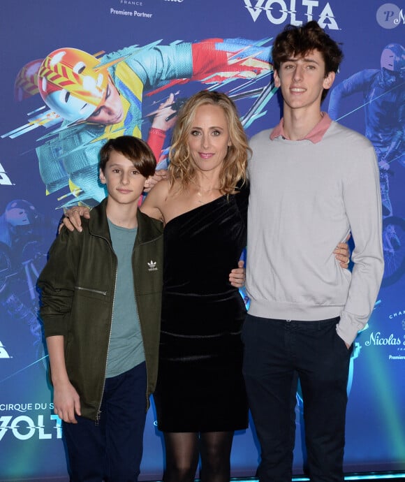 Kim Raver avec ses enfants Luke et Leo - People lors de la soirée "Cirque du Soleil Volta" à Los Angeles, le 21 janvier 2020.