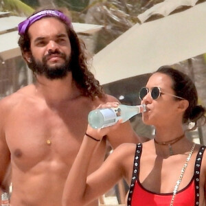 Exclusif - Lais Ribeiro et son compagnon Joakim Noah passent leurs vacances sur une plage Tulum au Mexique le 1er juin 2019. La veille ils ont passé la nuit à faire la fête à Casa Malca, l'ancienne demeure du seigneur de la drogue Pablo Escobar.