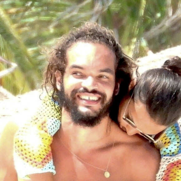 Exclusif - Lais Ribeiro et son compagnon Joakim Noah passent des vacances romantiques sur la plage de Tulum au Mexique