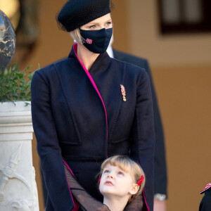 La princesse Charlène de Monaco, la princesse Gabriella de Monaco, comtesse de Carladès - La famille princière assiste à une cérémonie de remise de médaille dans la cours du Palais de Monaco lors de la Fête Nationale 2020 de la principauté de Monaco le 19 novembre 2020. © David Nivière / Pool / Bestimage