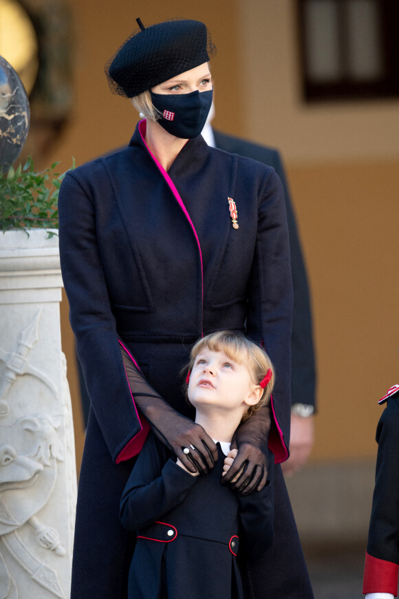 La princesse Charlène de Monaco, la princesse Gabriella de Monaco, comtesse de Carladès - La famille princière assiste à une cérémonie de remise de médaille dans la cours du Palais de Monaco lors de la Fête Nationale 2020 de la principauté de Monaco le 19 novembre 2020. © David Nivière / Pool / Bestimage