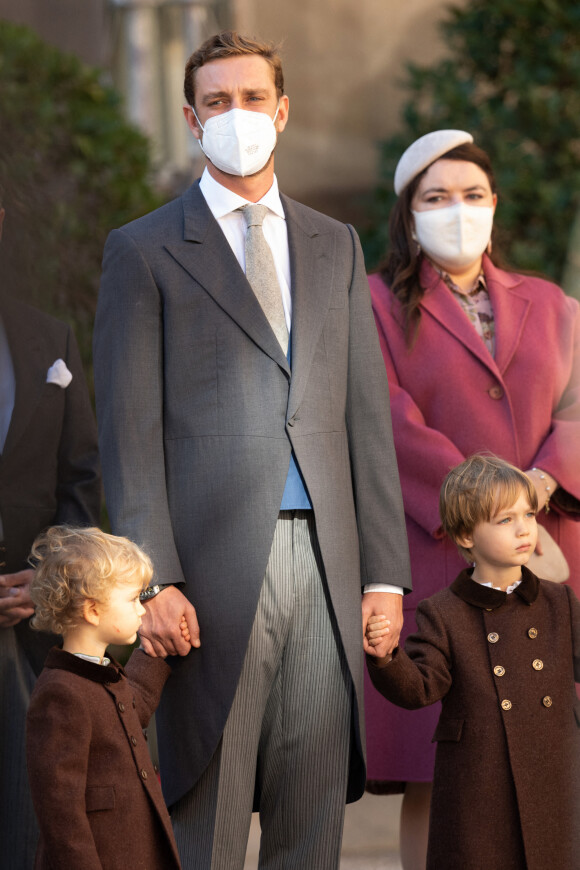 Stefano Ercole Carlo Casiraghi, Pierre Casiraghi, Francesco Carlo Albert Casiraghi, Mélanie de Massy (de Lusignan) - La famille princière assiste à une cérémonie de remise de médaille dans la cours du Palais de Monaco lors de la Fête Nationale 2020 de la principauté de Monaco le 19 novembre 2020. © David Nivière / Pool / Bestimage