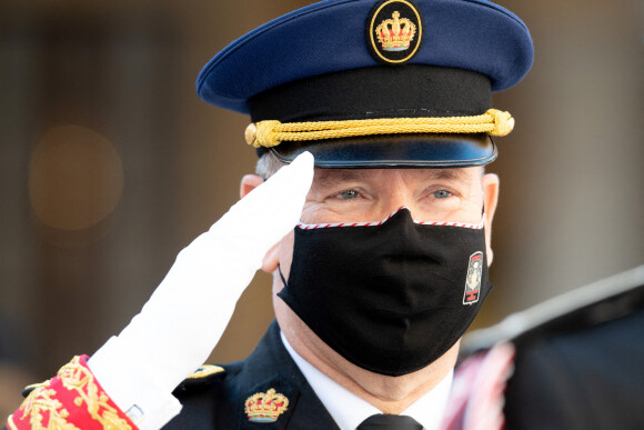 Le prince Albert II de Monaco - La famille princière assiste à une cérémonie de remise de médaille dans la cours du Palais de Monaco lors de la Fête Nationale 2020 de la principauté de Monaco le 19 novembre 2020. © David Nivière / Pool / Bestimage