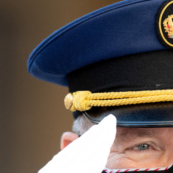 Le prince Albert II de Monaco - La famille princière assiste à une cérémonie de remise de médaille dans la cours du Palais de Monaco lors de la Fête Nationale 2020 de la principauté de Monaco le 19 novembre 2020. © David Nivière / Pool / Bestimage
