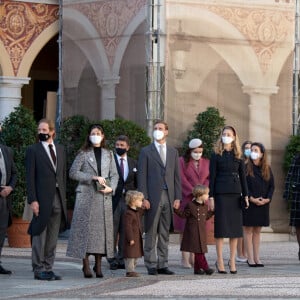 Andrea Casiraghi, Tatiana Casiraghi, Stefano Casiraghi, Pierre Casiraghi, Francesco Casiraghi, Mélanie de Massy (de Lusignan), Beatrice Borromeo (en Dior), la princesse Alexandra de Hanovre (en Dior) et son compagnon Ben Sylvester Strautmann, Louis Ducret et sa femme Marie Chevallier - La famille princière assiste à une cérémonie de remise de médaille dans la cours du Palais de Monaco lors de la Fête Nationale 2020 de la principauté de Monaco le 19 novembre 2020. © David Nivière / Pool / Bestimage