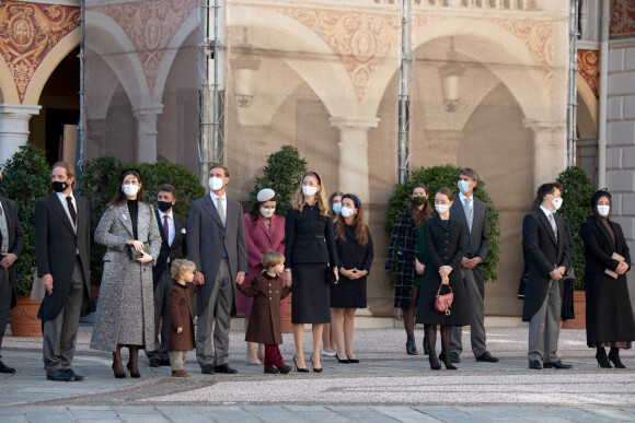 Andrea Casiraghi, Tatiana Casiraghi, Stefano Casiraghi, Pierre Casiraghi, Francesco Casiraghi, Mélanie de Massy (de Lusignan), Beatrice Borromeo (en Dior), la princesse Alexandra de Hanovre (en Dior) et son compagnon Ben Sylvester Strautmann, Louis Ducret et sa femme Marie Chevallier - La famille princière assiste à une cérémonie de remise de médaille dans la cours du Palais de Monaco lors de la Fête Nationale 2020 de la principauté de Monaco le 19 novembre 2020. © David Nivière / Pool / Bestimage