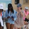 Exclusif - Sasha Obama, la fille du président Barack Obama, passe l'après-midi à la plage à Miami avec des amis le 14 janvier 2017.